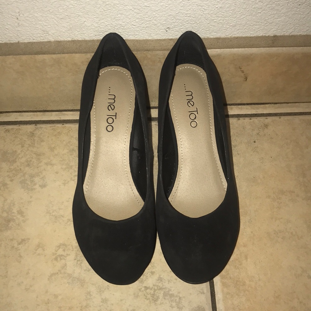 Black wedges